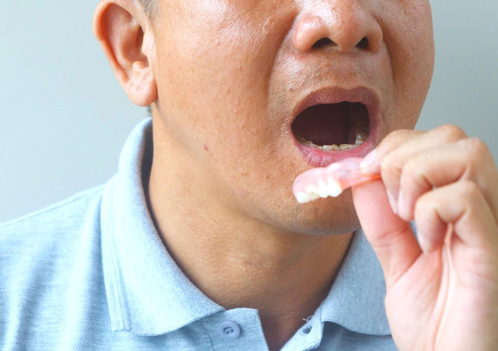 ご自身のお口に合った入れ歯で、これからも食事や会話を楽しむために